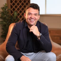 Dr. Alberto Carlos