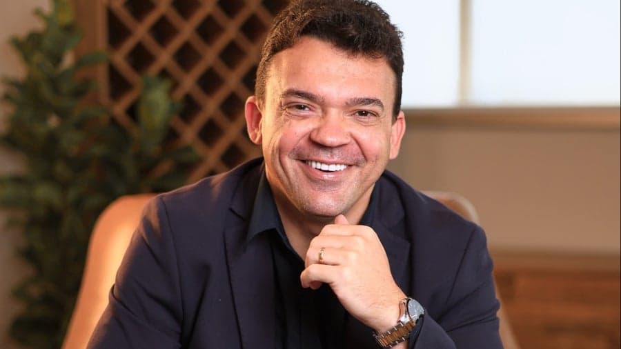 Dr. Alberto Carlos